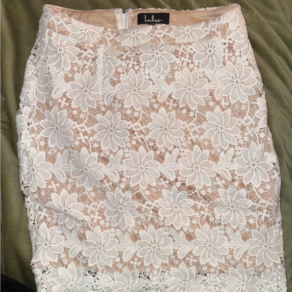 Lulu's Cream and White Floral Lace pencil Skirt